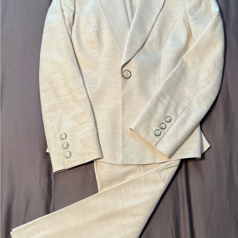 Beautiful Antonio Melanie linen/polyester suit. 10